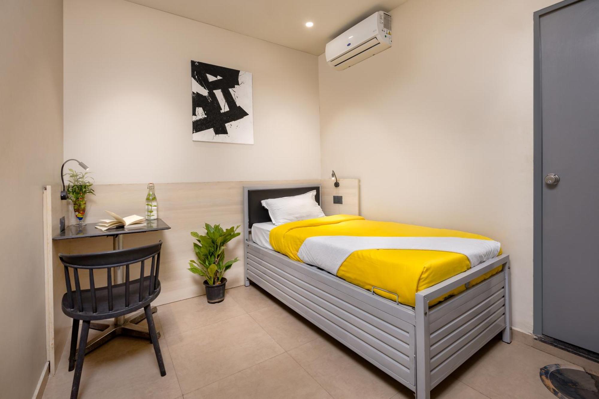 Coliwo Trois - Kharadi Hostel *